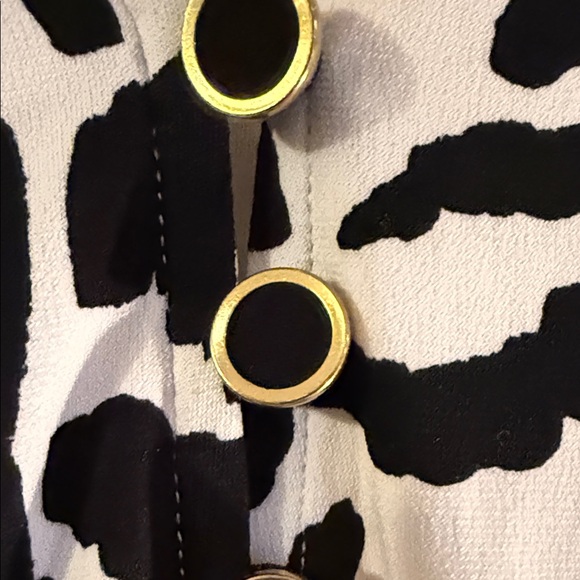 White House Black Market Black and White Sleeveless Blouse - Picture 4 of 6